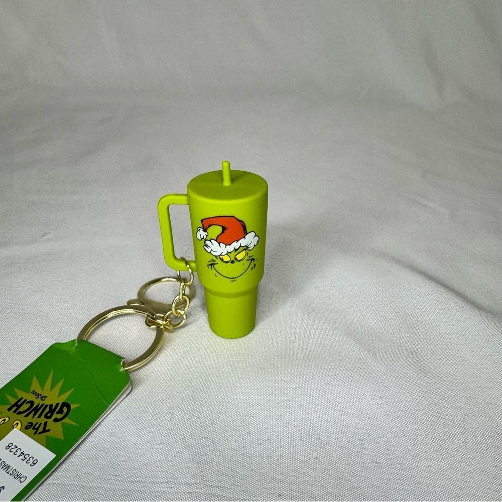 Bioworld Grinch Tumbler Keychain